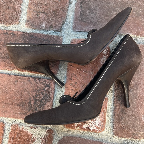 PRADA Vintage Leather Pointed Toe Pumps With Floral Buckle. Size 38.🤎 - Picture 13 of 17